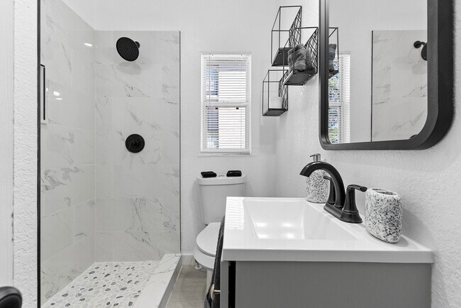 Building Photo - 316 E Amelia St