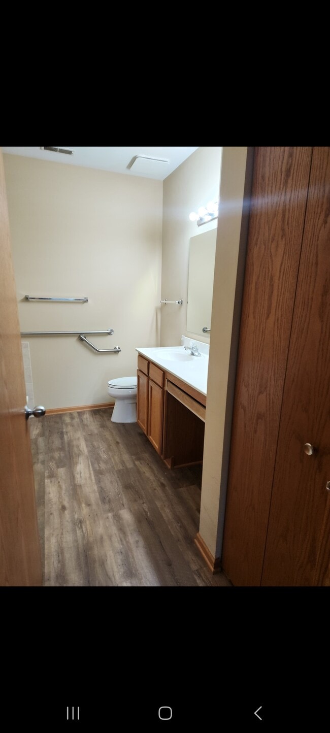 Building Photo - 1547 Millbrook Dr