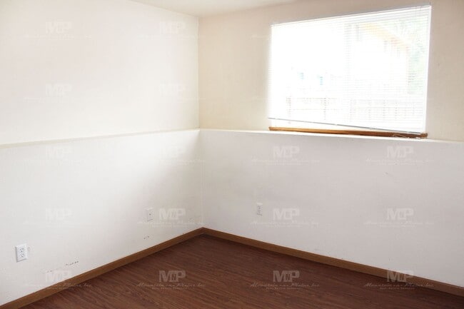 Building Photo - 520 S Howes St