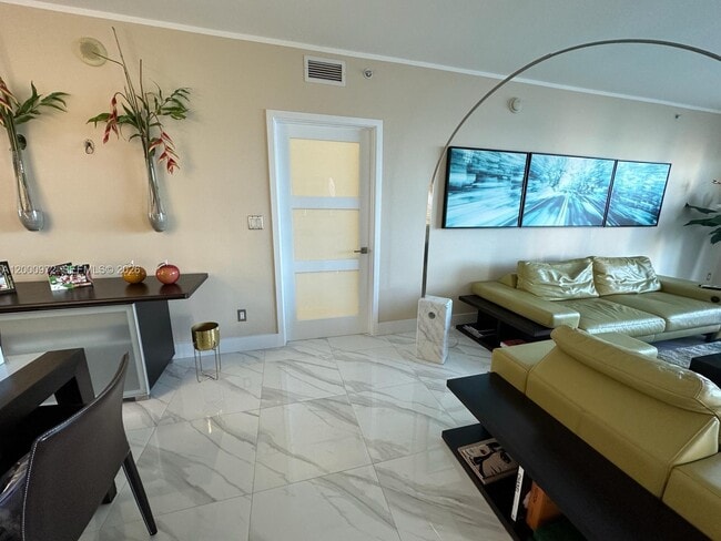 Building Photo - 325 S Biscayne Blvd