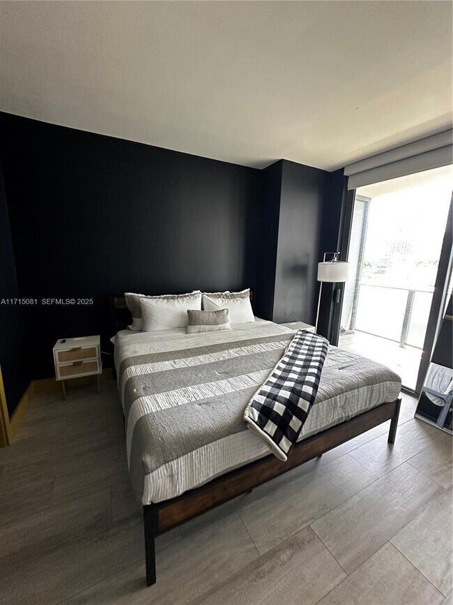 Building Photo - 121 NE 34th St