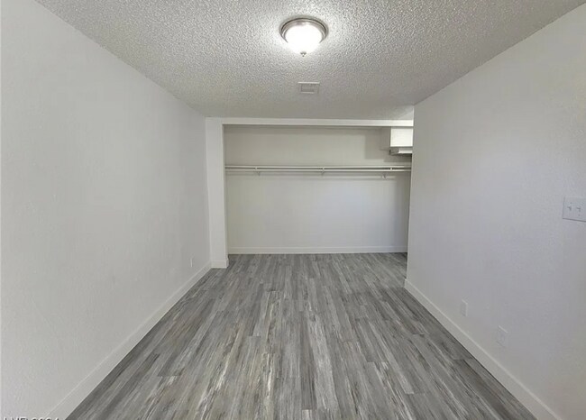 Building Photo - 740 N 11th St
