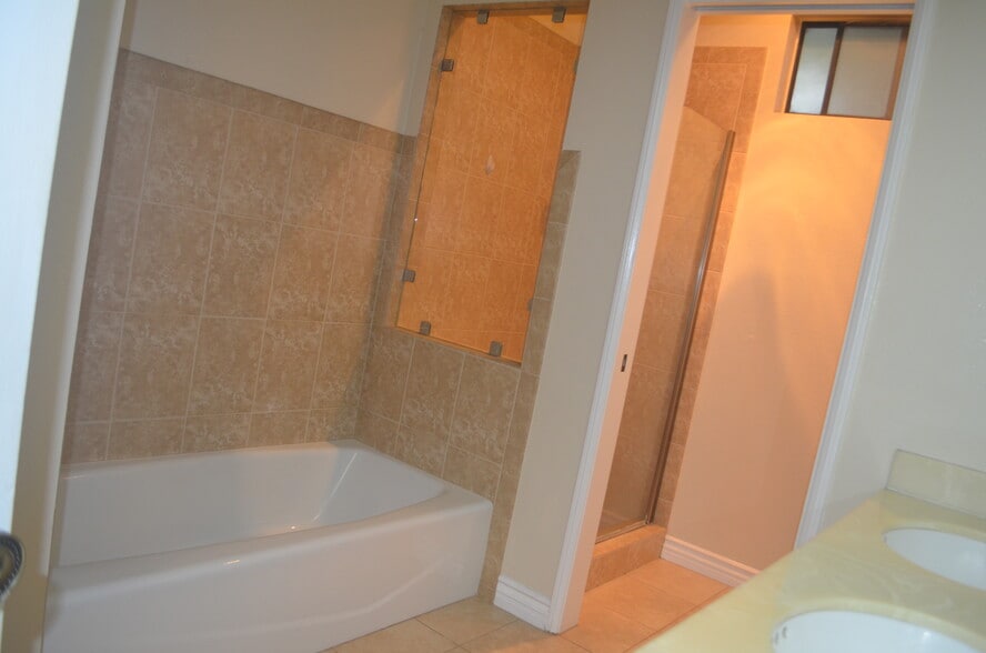 Master Bath - 330 Cordova St