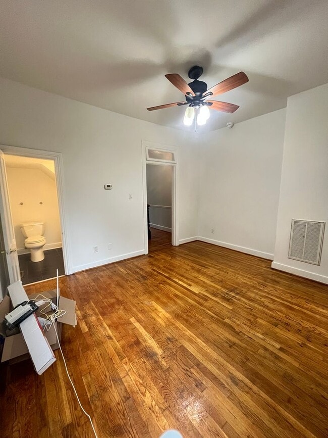 Building Photo - 511 St James St