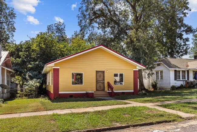 Building Photo - Newly Renovated 3 Bedroom 1 Bath Home Avai...