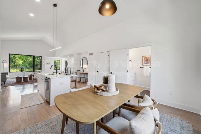 Building Photo - 1609 Pulaski St