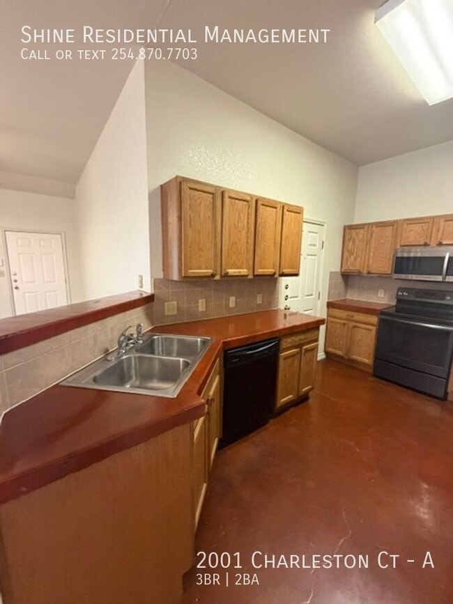 Building Photo - 2001 Charleston Ct