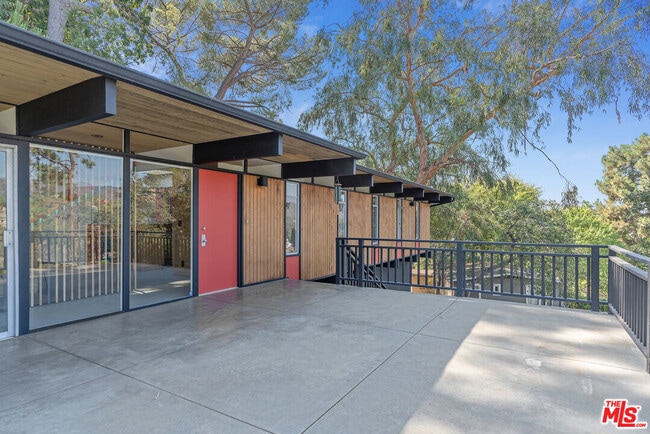 Building Photo - 1404 Oak Grove Dr