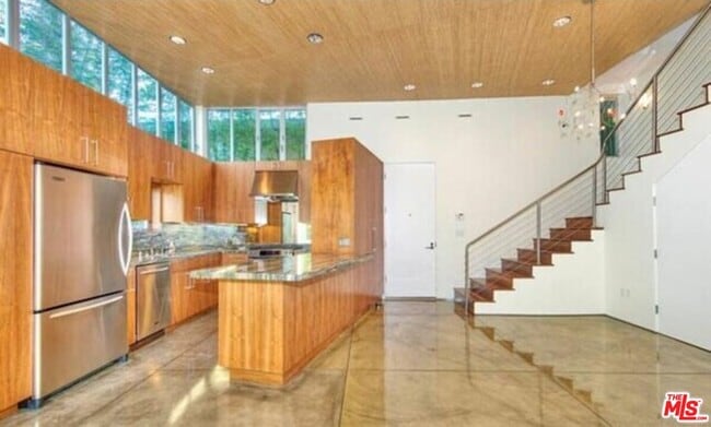 Building Photo - 2452 Penmar Ave