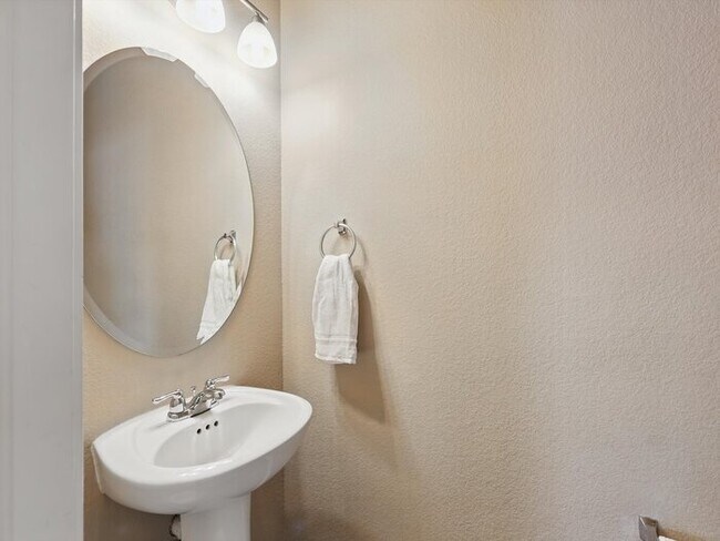 Building Photo - 8308 Needle Drop Ct