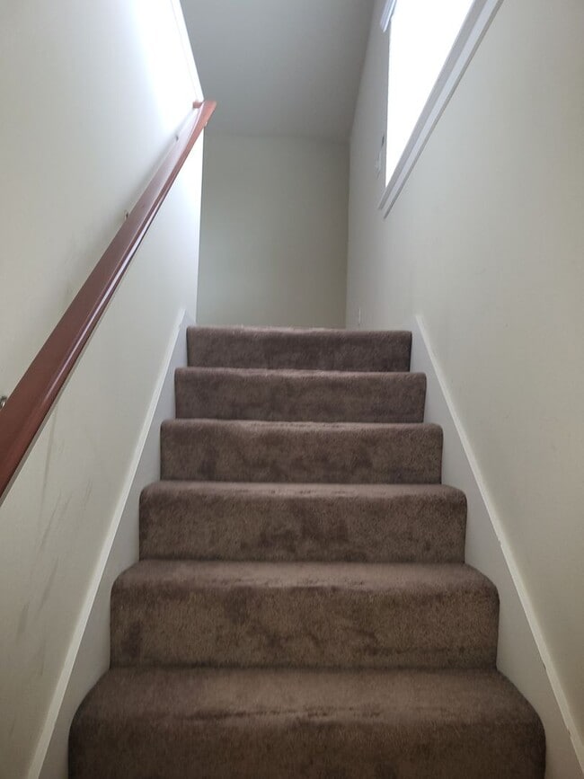 Building Photo - **$500 Move In Special**Beautiful 3 Bed 2.5 Bath 3 story home in South Hill Puyallup