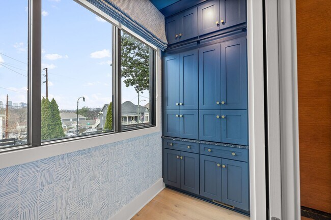 Building Photo - 601 S 9th St