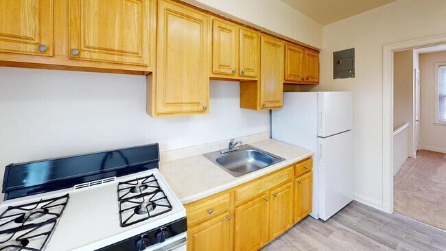 Building Photo - 1018 Stoll St