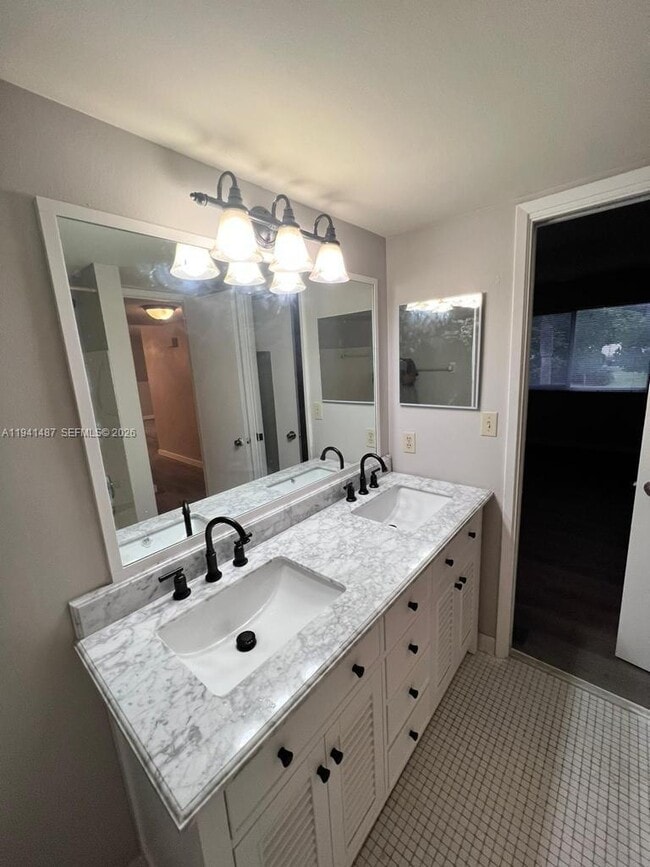 Building Photo - 403 Gardens Dr