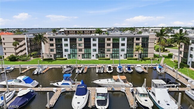 Building Photo - 803 River Point Dr