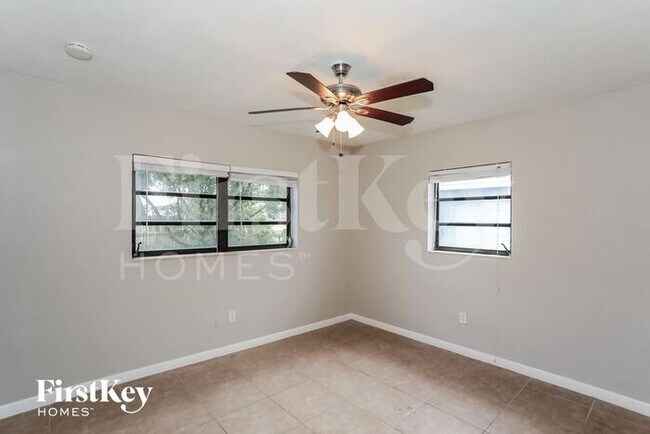 Building Photo - 1815 NW 185th Ter