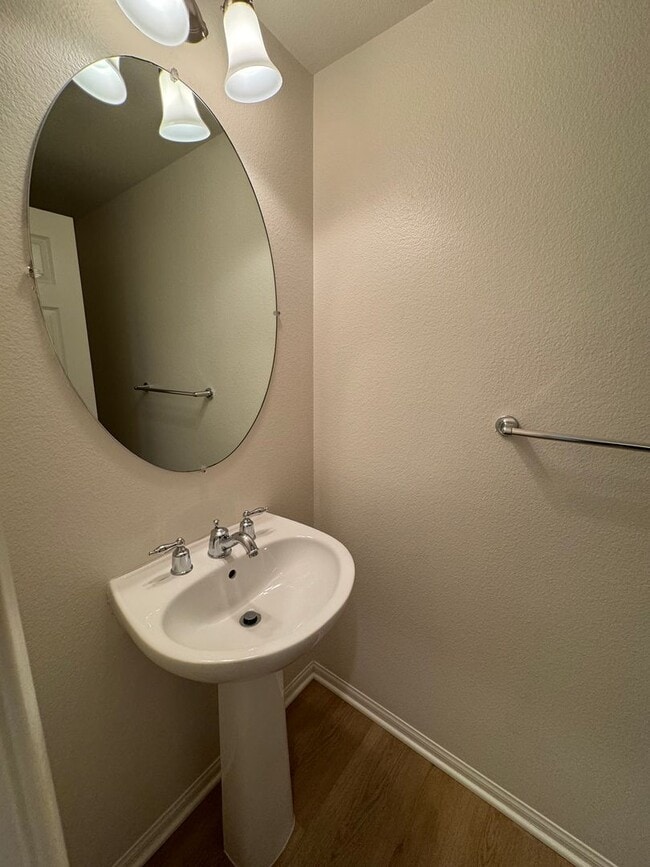 Building Photo - 4 Bedroom + Utility Room / 3.5 Bath Home F...