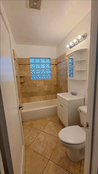 Building Photo - 730 E 1st St