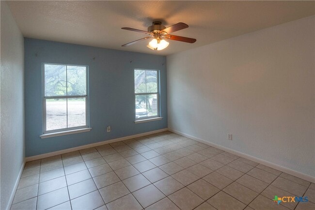 Building Photo - 1015 Twin Deer Ln