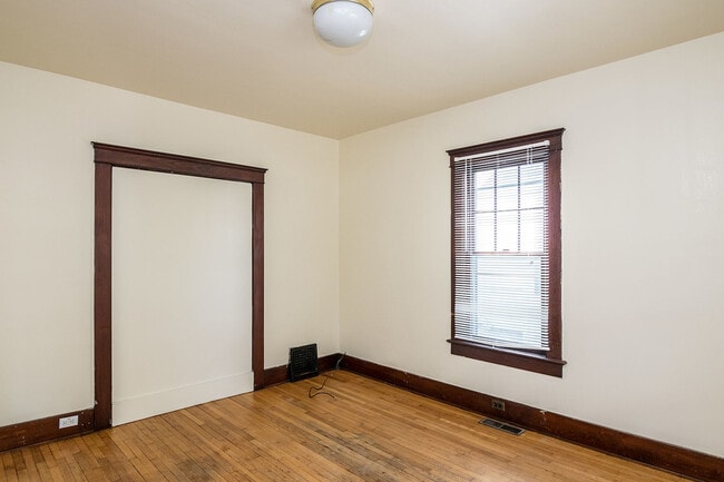 Building Photo - 112 Adams St