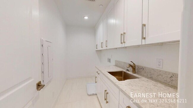 Building Photo - 8456 Camelia Ct