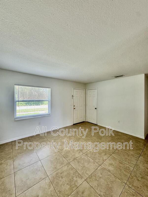 Building Photo - 2415 S Crystal Lake Dr