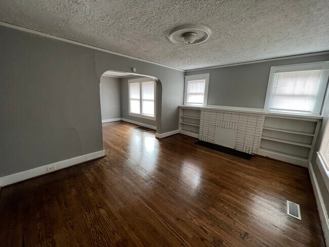 Building Photo - 8209 3rd Ave S