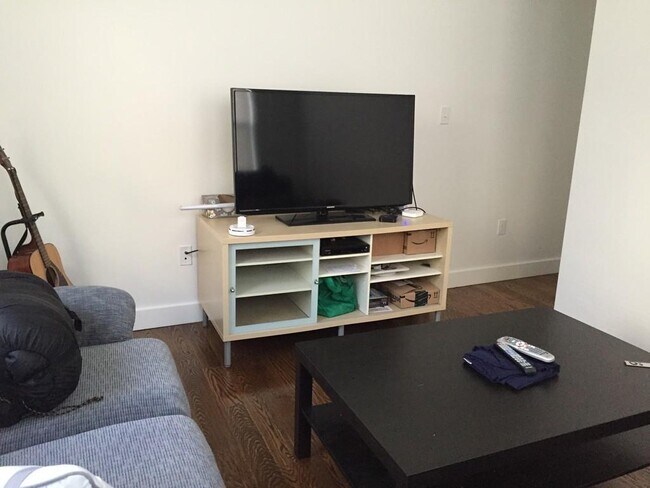 Building Photo - 19 Marney St