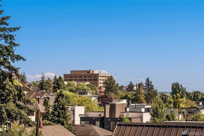 Building Photo - 1112 13th Ave