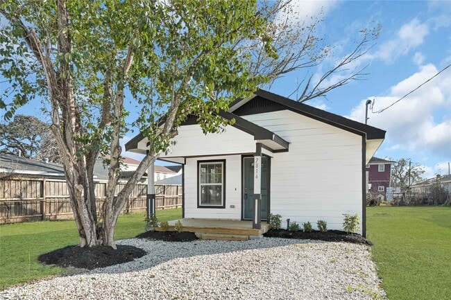 Building Photo - 7814 Avenue F