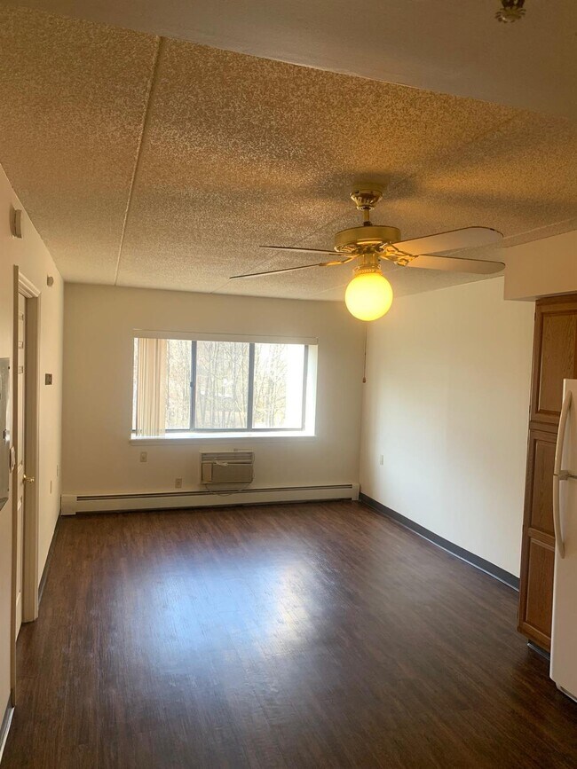 Building Photo - 35 Cerone Pl