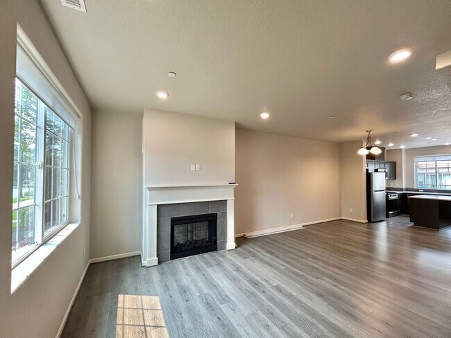 Building Photo - Stunning 2 Bed, 2.5 Bath Craftsman Townhome with Community Amenities!