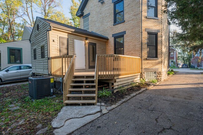 Building Photo - 4667 Hamilton Ave