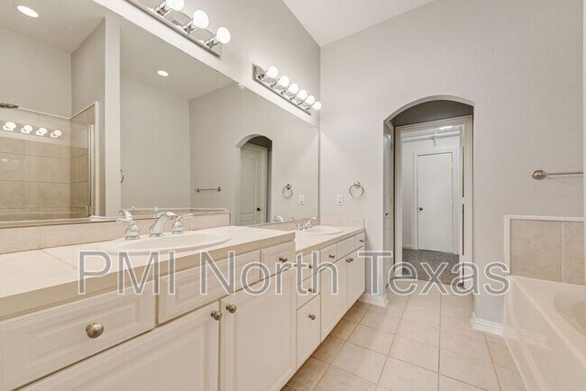 Building Photo - 11644 Lenox Ln