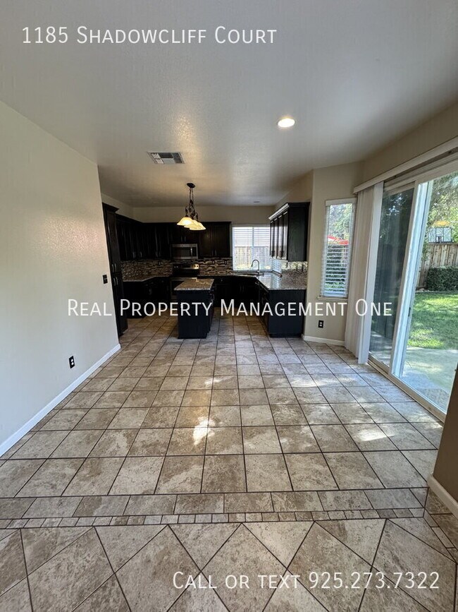 Building Photo - 1185 Shadowcliff Ct