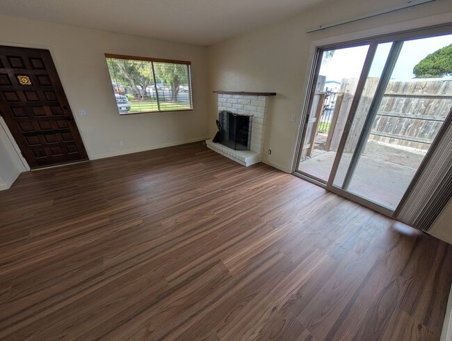 Building Photo - 926 Oleander St