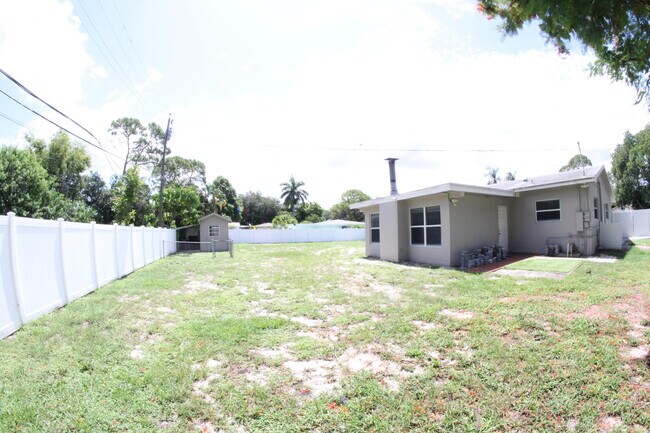 Building Photo - 5349 Van Buren Rd
