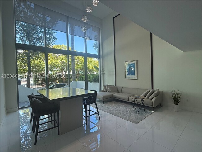 Building Photo - 6000 Collins Ave