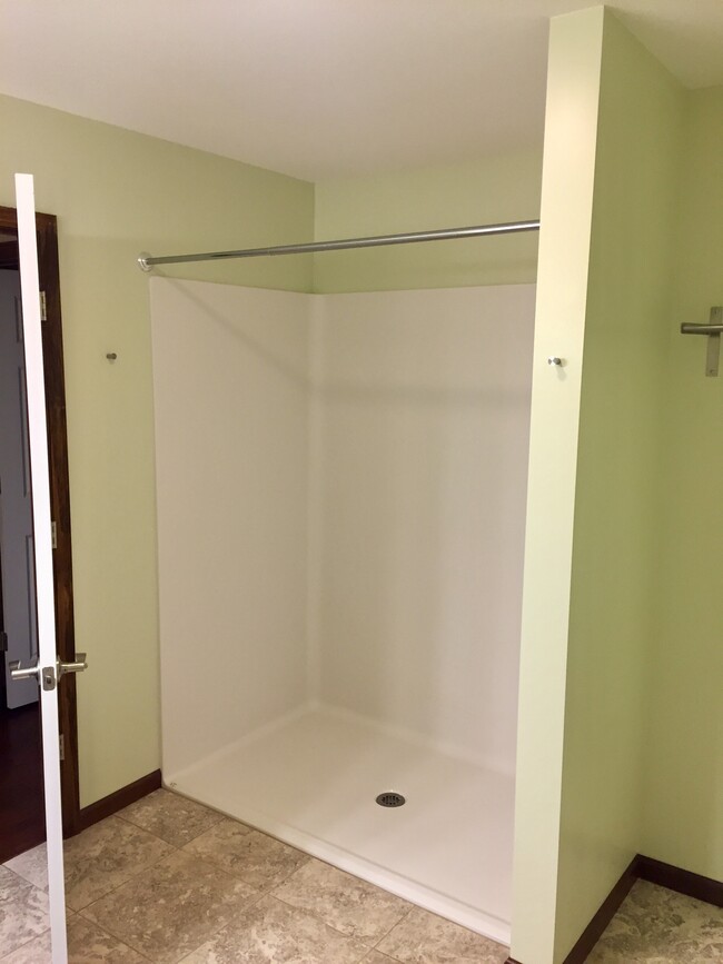 Roll-in Shower - 143 S Main St