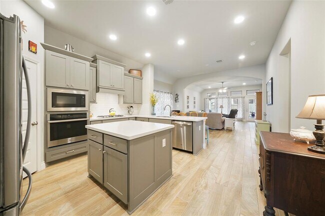 Building Photo - 14947 Scarlet Branch Dr