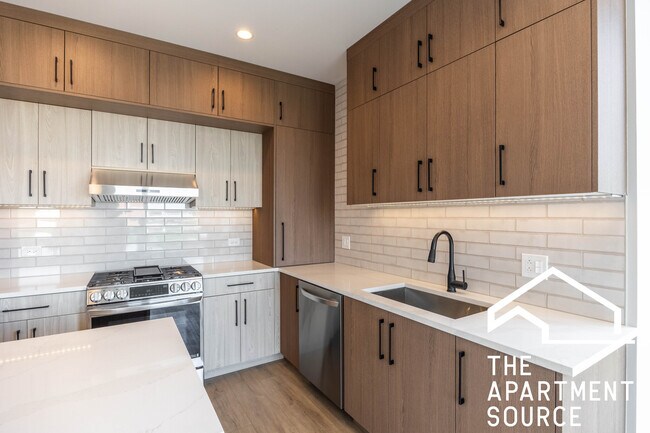 Building Photo - 2351 W Flournoy St