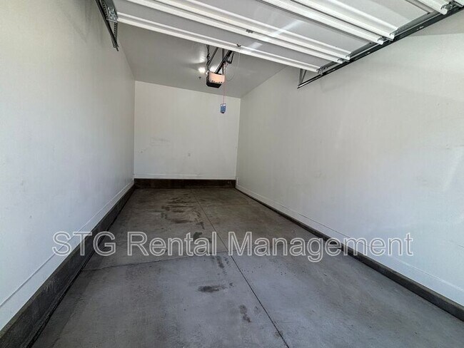 Building Photo - 5801 S Garnet Dr