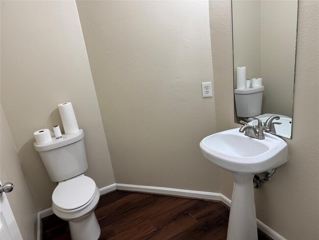 Building Photo - 6435 Waldron Dr