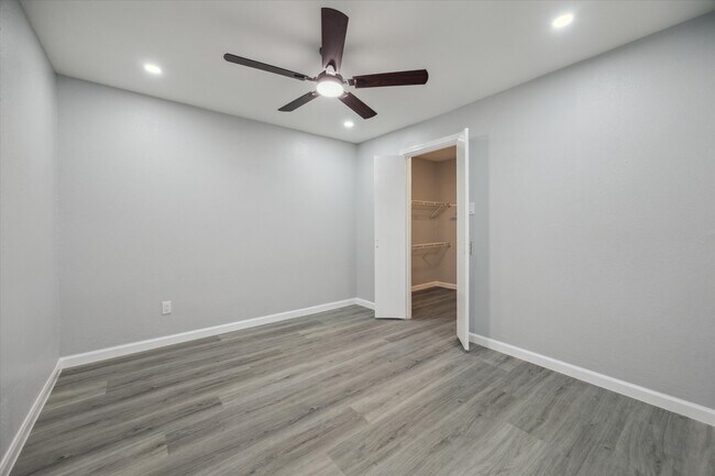 Building Photo - 3271 Sul Ross St