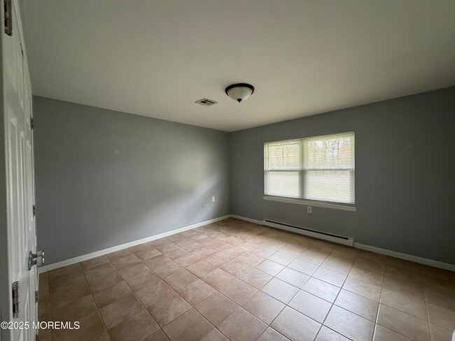 Building Photo - 664D Plymouth Dr