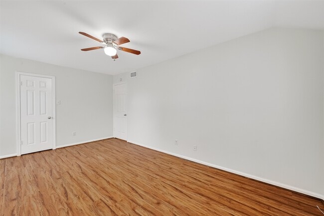 Building Photo - 500 N Post Oak Ln