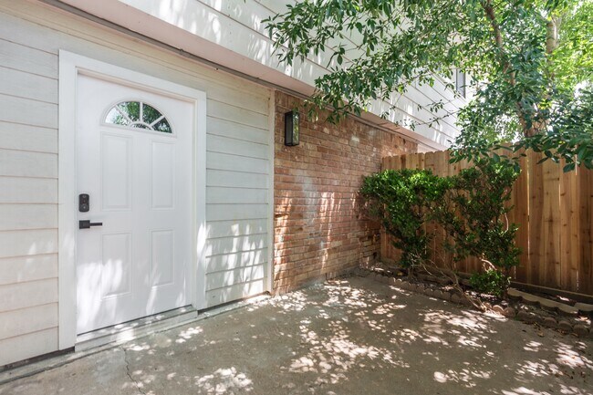 Building Photo - 6713 Biggs Ct