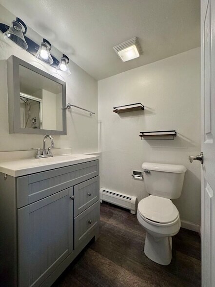 Building Photo - 270 Shorewood Dr