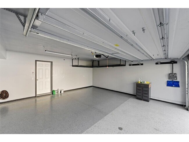 Building Photo - 8085 Central Park Way