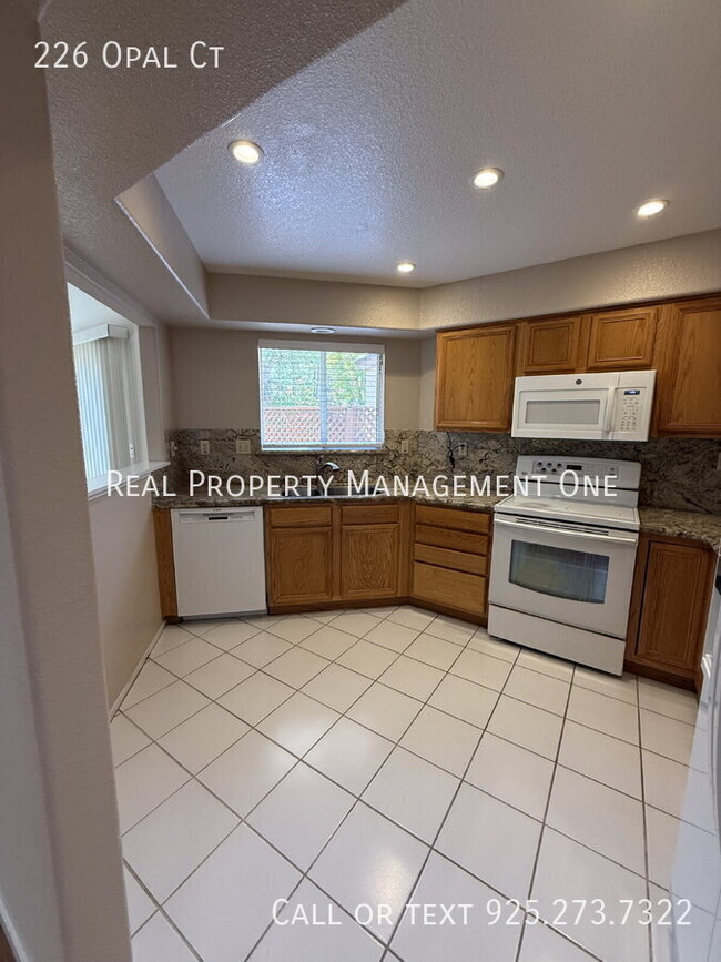 Building Photo - 226 Opal Ct